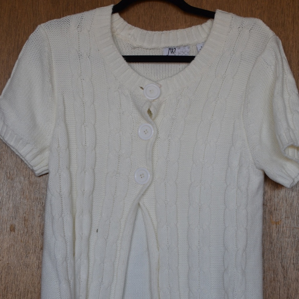JW 3 button sweater, size LG